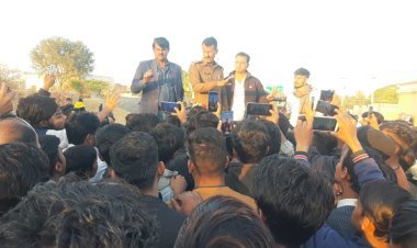 छात्र की आत्महत्या मामले ने पकड़ा तूल, सड़क जाम कर किया प्रदर्शन..