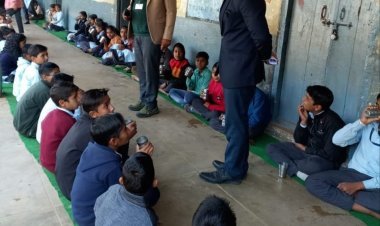 जिला स्तरीय अधिकारियों ने विद्यालय में जाकर बाल गोपाल योजना का लिया फीडबैक