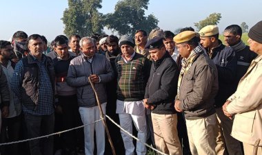 पहले गला घोंट कर की महिला की हत्या बाद मे हाथ काट कर लूटे आभूषण। ग्रामीणो ने लगाया जाम ।