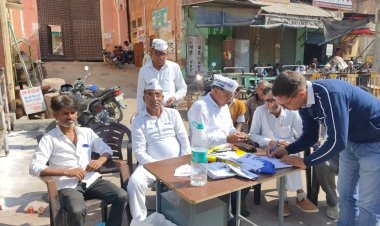 आम आदमी पार्टी के कार्यकर्ताओं ने शुरू किया सदस्यता अभियान, गांधी चौक पर चलाया सदस्यता अभियान 