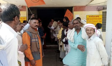 किसानो को जल्द मुआवजा दिलवाने व ऋण माफ की मांग को लेकर भारतीय किसान संघ पदाधिकारियों ने मुख्यमंत्री के नाम तहसीलदार को सोपा ज्ञापन 