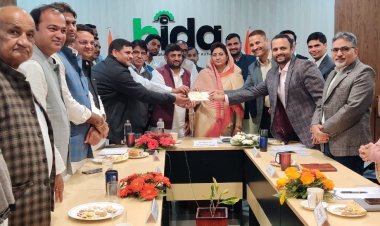 उद्योग मंत्री ने नगर परिषद भिवाडी के विकास कार्यों हेतु 4 करोड 65 लाख रूपये का चेक सौंपा