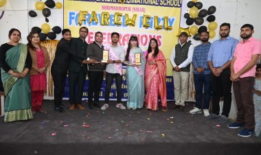 मिस फेयरवेल कुमारी याशिका जांगीड़ (कला संकाय) एवं मिस्टर फेयरवेल  मुनेश यादव (वाणिज्य संकाय) को चुना गया।