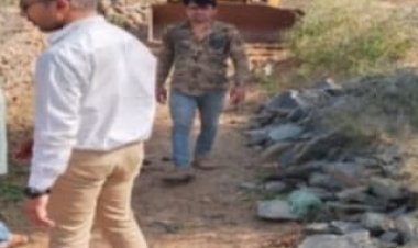 अभियान के  तहत रास्ते से अतिक्रमण हटाया