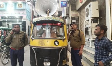 ट्रेफिक पुलिस ने अलाउंस ऑटो से शहर में लोगों को किया सड़क सुरक्षा के प्रति जागरूक, पुलिस थाने के आगे नियमों की अवहेलना करने वाले वाहन चालकों के काटे चालान