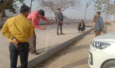 जिला कलक्टर ने किया शहर के विभिन्न विकास कार्यों का निरीक्षण