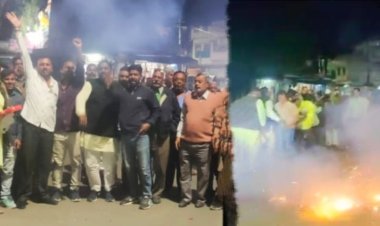 कांग्रेसियों भाजपा ने बजट का आतिशबाजी कर  स्वागत किया