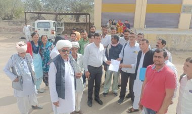 Demand for removal of illegal liquor branch, protest in subdivision office, memorandum submitted to SDM in the name of Excise Commissioner and District Collector