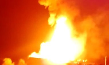 अवैध डीजल-पेट्रोल के गोदाम में लगी आग,बड़ा हादसा टला