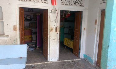 सूने मकान पर चोरों ने बोला धावा 