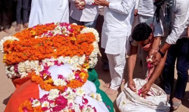 बीएसएफ के जवान गोपीचंद का तबीयत बिगड़ने से निधन, 2 अप्रैल 2012 का लगा बीएसएफ में नौकरी, पत्नी ने दिया पति को कंधा, गांव में राजकीय सम्मान के साथ किया अंतिम संस्कार