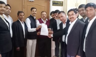 मुख्यमंत्री के नाम एडीएम प्रथम को सौंपा ज्ञापन 