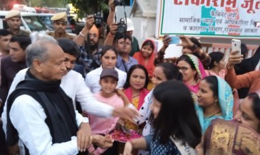 मुख्यमंत्री पूर्व केंद्रीय मंत्री की पुत्री के विवाह समारोह में हुए शामिल