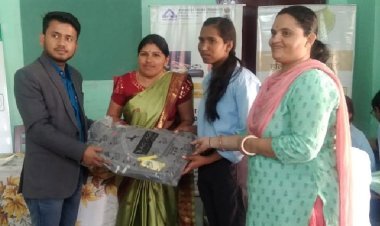 छात्राओं को दी मानकों की जानकारी