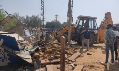 अतिक्रमण पर चला प्रशासन का पीला पंजा, लोगों के विरोध को दरकिनार कर हटाया अतिक्रमण, भारी संख्या में पुलिस जाब्ता रहा तैनात 