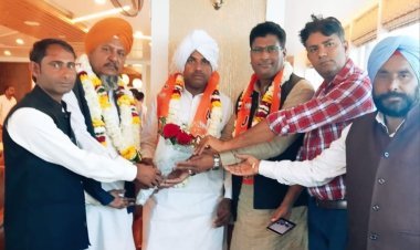 गुलदस्ता भेंट कर किया आभार व्यक्त