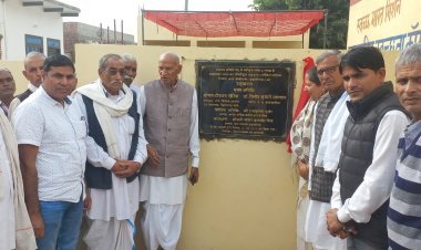 अंबेडकर भवन का जीर्णोद्धार व इंटरलाकिंग टाइल्स निर्माण कार्य का लोकार्पण किया 