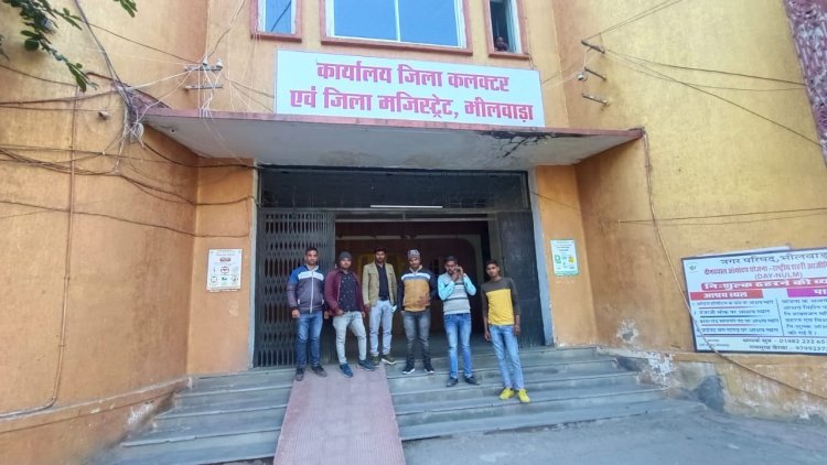 नियमितीकरण को लेकर जिला कलेक्टर को सौंपा ज्ञापन