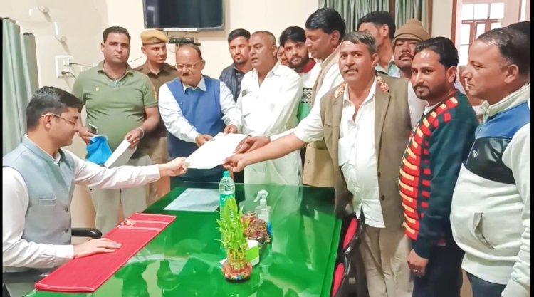 जिला कलक्टर ने उपखंड व तहसील कार्यालय का निरीक्षण कर सुनी जन समस्याऐ