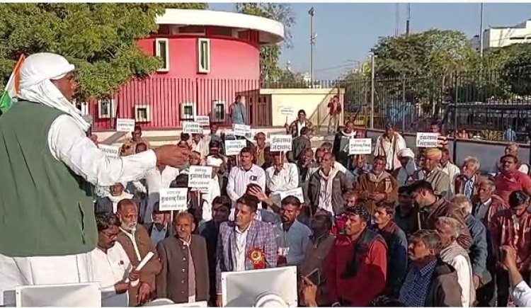 सुजानगढ़ को जिला बनाने की मांग को लेकर सैंकड़ों लोगों ने किया जयपुर में प्रदर्शन..