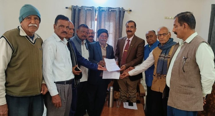 पूर्व सैनिकों ने सौंपा ज्ञापन