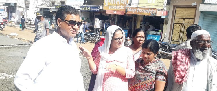 निर्माणधीन सड़क का सभापति ने किया निरीक्षण