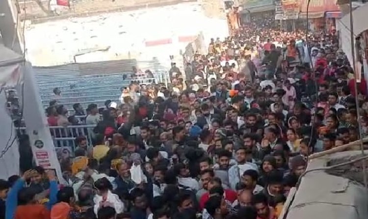 प्रशासन और कमेटी के द्वारा नए निकासी मार्ग पर लगा जाम