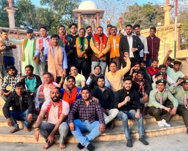 पुलवामा हमले की बरसी पर शहीदों को किया नमन   शाहिद स्मारक पर पुष्प अर्पित कर की काव्यांजलि सभा