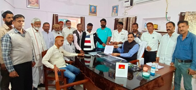 प्रदर्शन कर सौंपा सीएम के नाम ज्ञापन