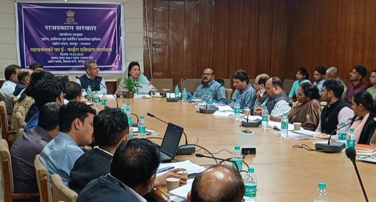 औद्योगिक क्षेत्र की योजनाओं का लाभ आमजन तक पहुँचे - उद्योग मंत्री