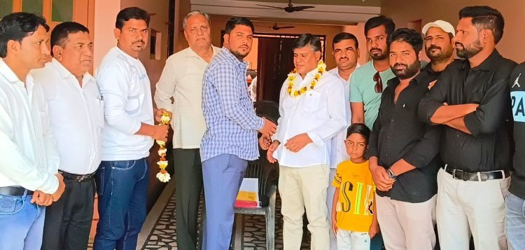 विधायक का खिलाड़ियों ने किया स्वागत