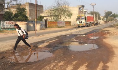 अभी तक नहीं हुआ ई ब्लॉक के घरों का सीवरेज कनेक्शन