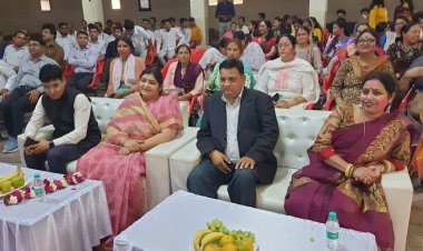 नर्सेज़ ने फागोत्सव उल्लासपूर्ण रूप से मनाया, फूलों की खेली होली