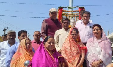 उद्योग मंत्री ने किया नेताजी सुभाष चन्द्र बोस की मूर्ति का अनावरण