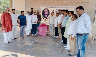 फ़िल्म अभिनेता कौशिक को दी श्रद्धांजली