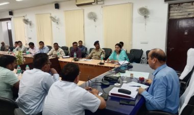 बीस सूत्री कार्यक्रम में जिले को राजस्थान के अग्रणी जिलों में लाने का करें प्रयास