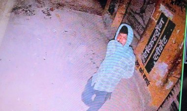 दुकानों से तांबे के तार चोरी, सीसीटीवी में कैद हुई घटना 