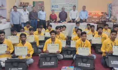 सहायक इलेक्ट्रीशियन प्रशिक्षण का समापन  