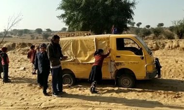 हडियाल से तारानगर सड़क का नवीनीकरण शीघ्र करवाने की मांग को लेकर एसडीएम कार्यालय में सौंपा गया ज्ञापन