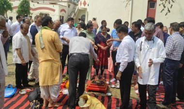 सरकार की सद्बुद्धि के लिए किया हवन तथा संकीर्तन 