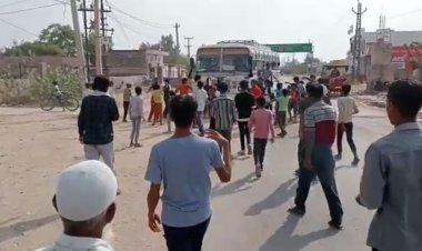 जिला बनाने की मुहीम में घर से बाहर निकल रहे आम लोग, सुजानगढ़ के चारों तरफ की सड़कें होने लगी जाम... मुख्यमंत्री ने दिया सकारात्मक कार्यवाही का आश्वासन 