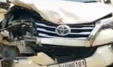 नवलगढ़ विधायक डॉ. राजकुमार शर्मा की गाड़ी हुई क्षतिग्रस्त