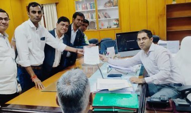 मुख्यमंत्री के नाम जिला कलेक्टर  को दिया ज्ञापन