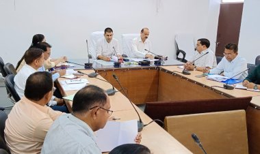 आवश्यक सेवाओं की साप्ताहिक समीक्षा बैठक आयोजित