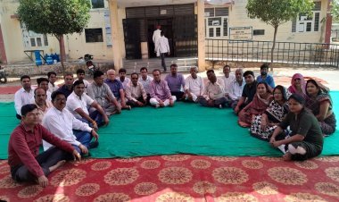 भाजपा नें फुलेरा सांभर  को जिला बनाने  के लिए उपखण्ड कार्यालय पर दिया धरना  