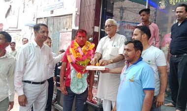 मेडल जीतकर राजगढ़ पहुंचने पर एथलीट रोहतास का भव्य स्वागत 