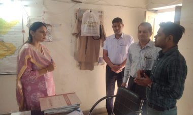 सहायक निदेशक रूबी अंसार ने किया जिला आबकारी विभाग को औचक निरीक्षण