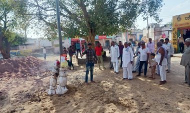 किसान सभा ने प्रधान मंत्री, मुख्यमंत्री व बीमा कंपनी का किया पुतला फूंका