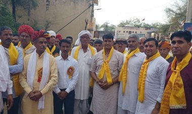 मीन भगवान की शोभायात्रा का पुष्प वर्षा कर किया स्वागत