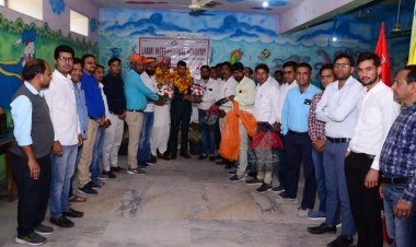 विद्यार्थियों के लिए तृतीय भाषा उर्दू पढ़ाने की मांग